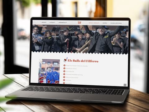 mock up web en portatil